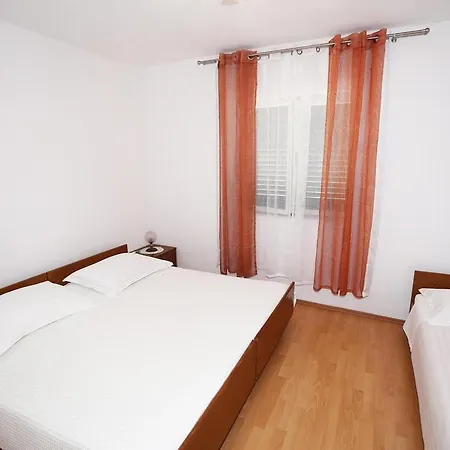 13413d Apartment